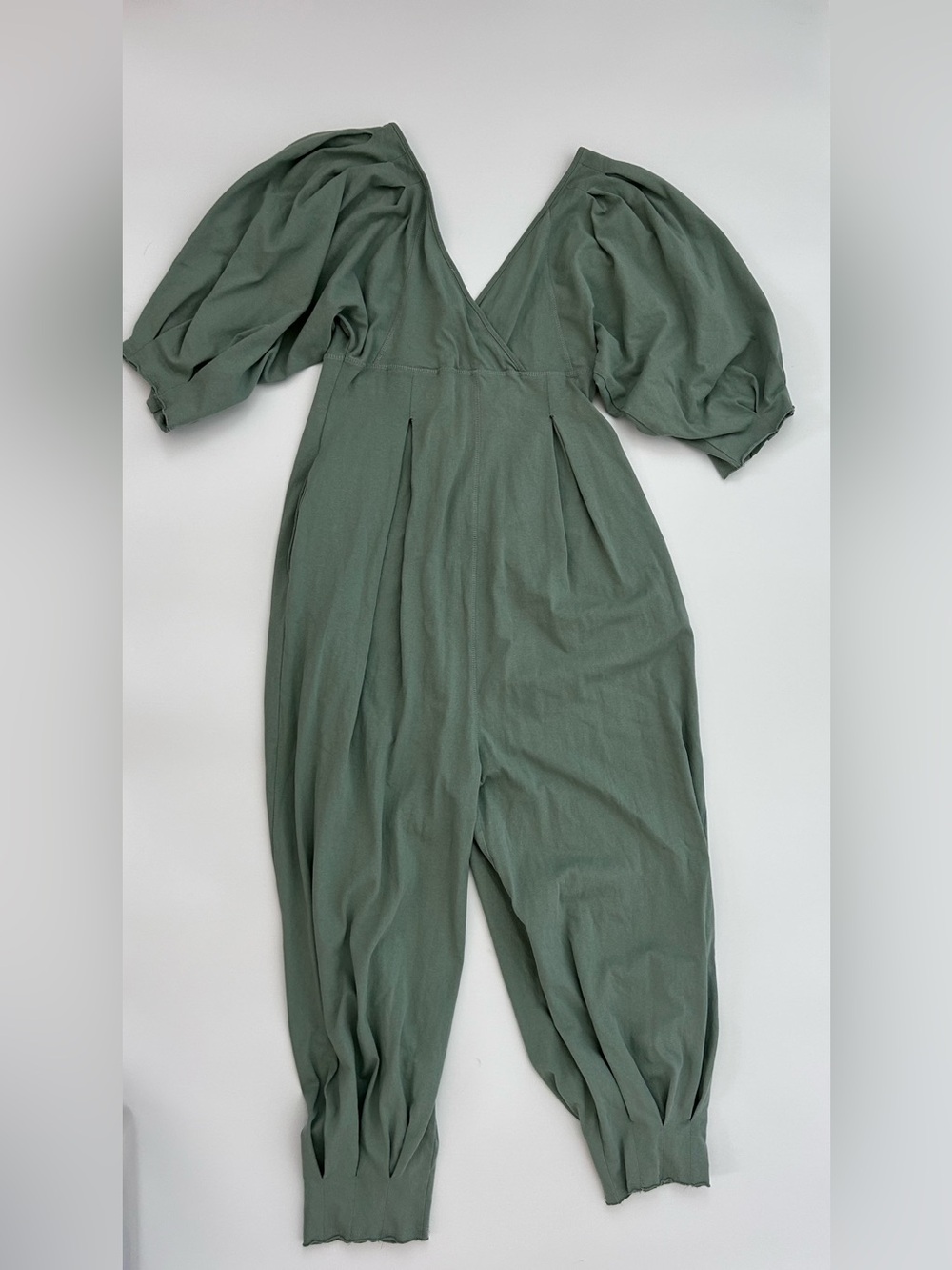 Free People Lotta Love Romper
XS
Sage Green
Puff Sleeve
Pleated
Reversible
Boho - Picture 2 of 14
